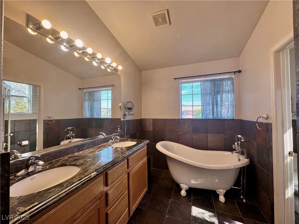 1105 Enderly, Las Vegas, NV 89144