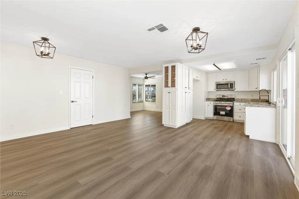 5035 Meadow Grove, Las Vegas, NV 89120