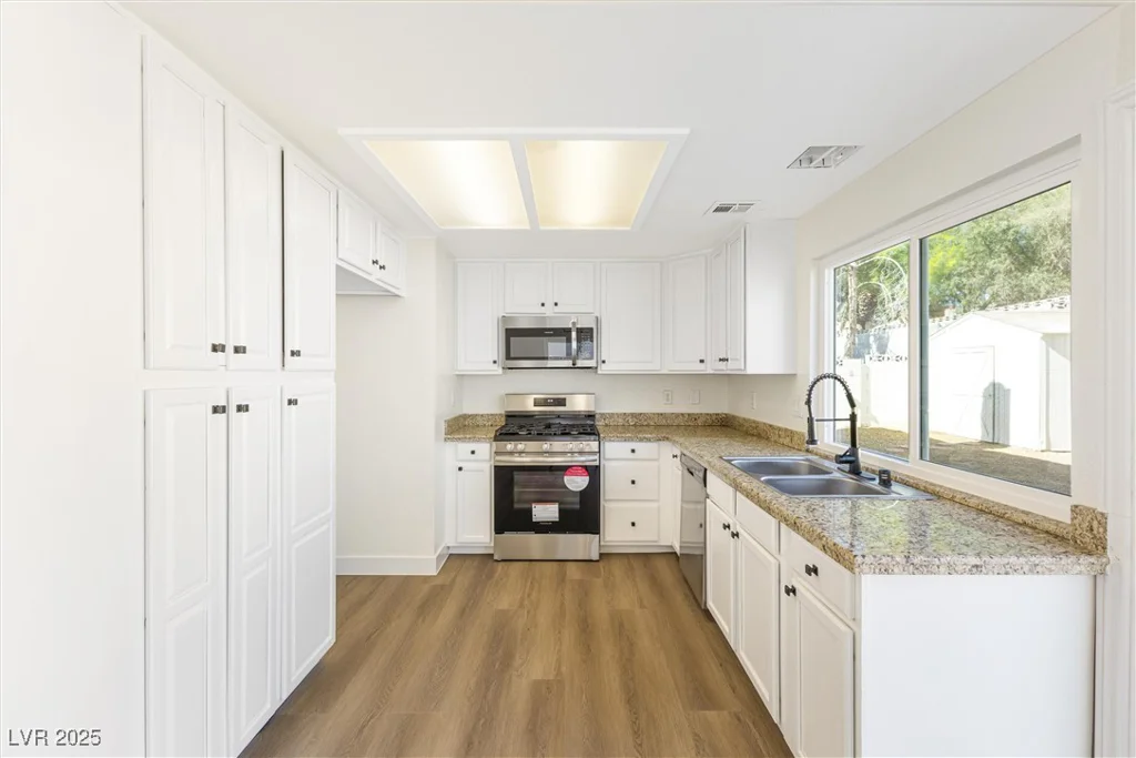 5035 Meadow Grove, Las Vegas, NV 89120