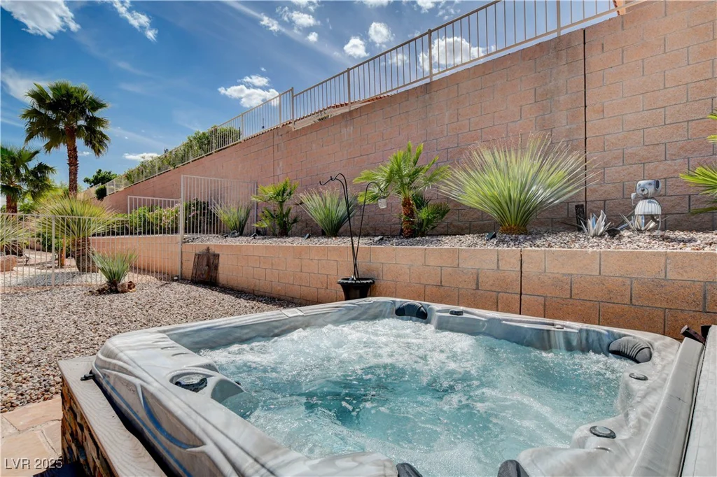 2305 Hot Oak Ridge, Las Vegas, NV 89134