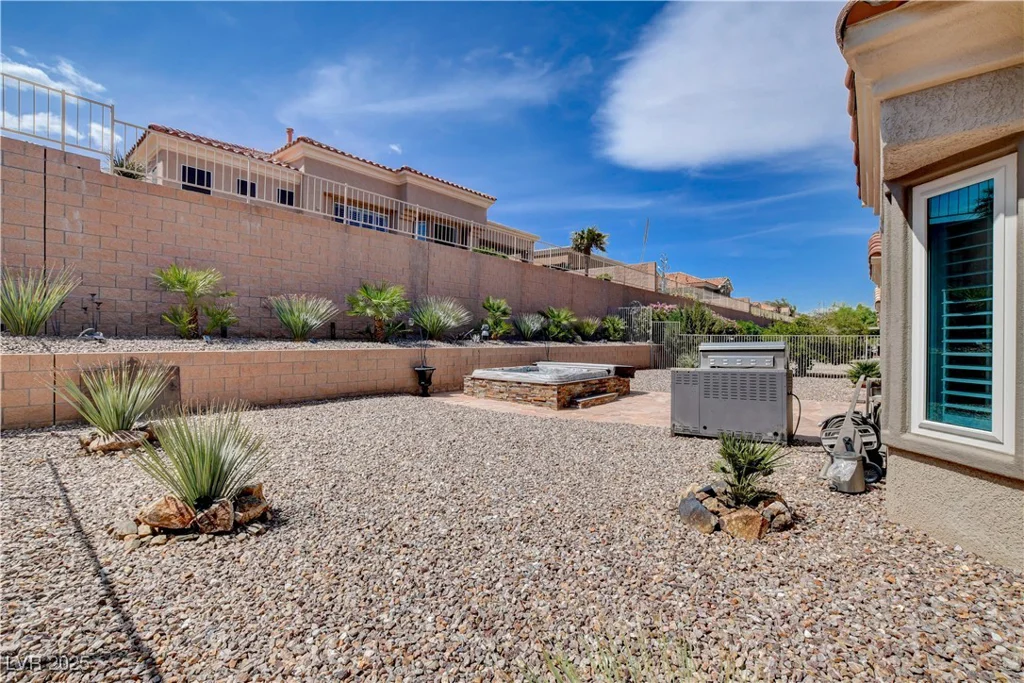 2305 Hot Oak Ridge, Las Vegas, NV 89134