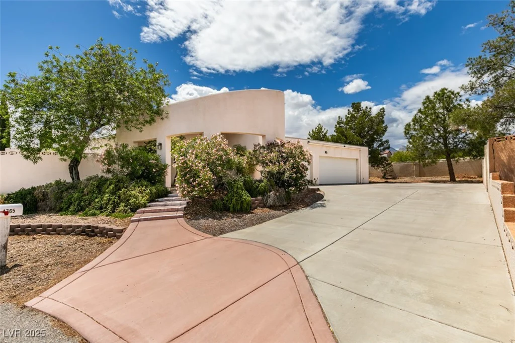 4765 Grand Canyon, Las Vegas, NV 89129