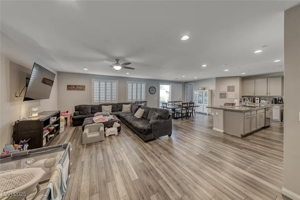 600 Suncrest Peak, Henderson, NV 89011