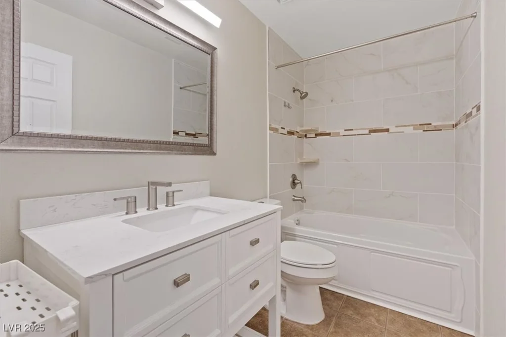 6733 Charleston, Las Vegas, NV 89146