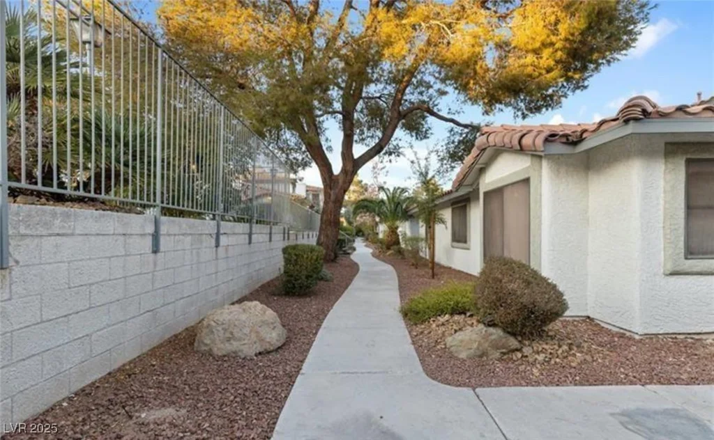 6733 Charleston, Las Vegas, NV 89146