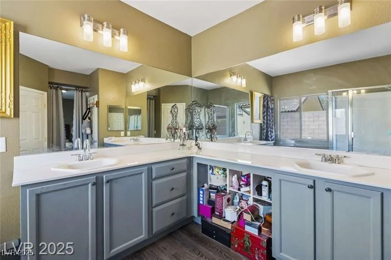 916 Bob Barney, North Las Vegas, NV 89086