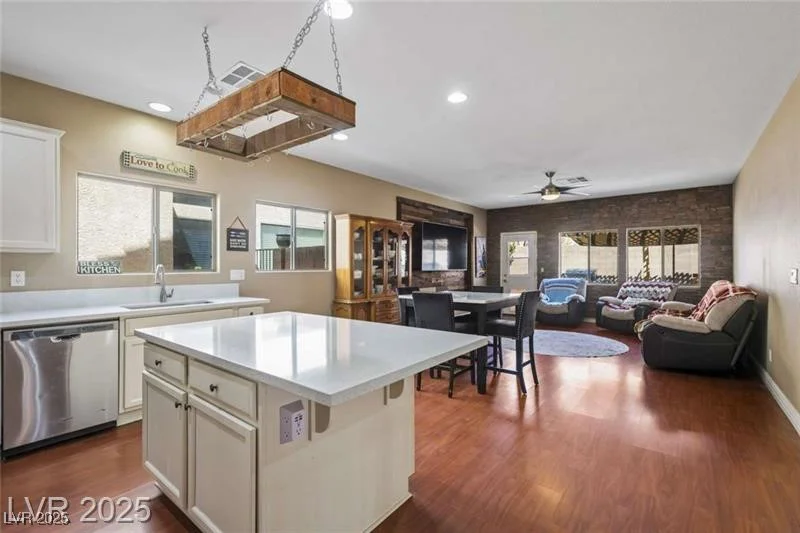 916 Bob Barney, North Las Vegas, NV 89086