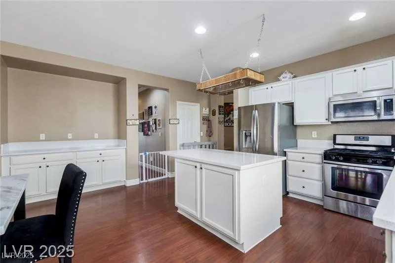 916 Bob Barney, North Las Vegas, NV 89086