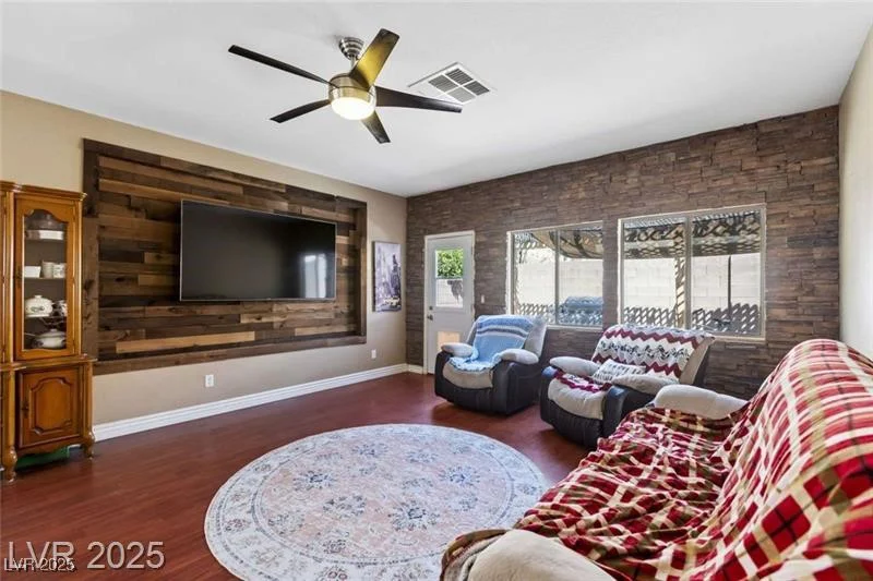 916 Bob Barney, North Las Vegas, NV 89086