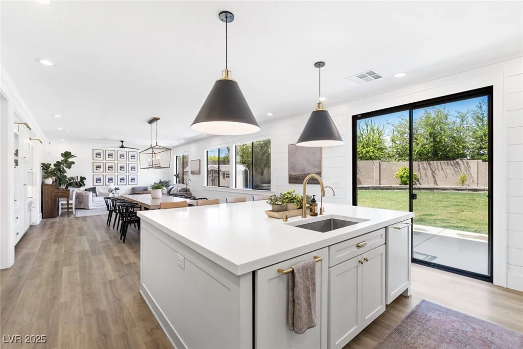 7360 Dolphine Crest, Las Vegas, NV 89129