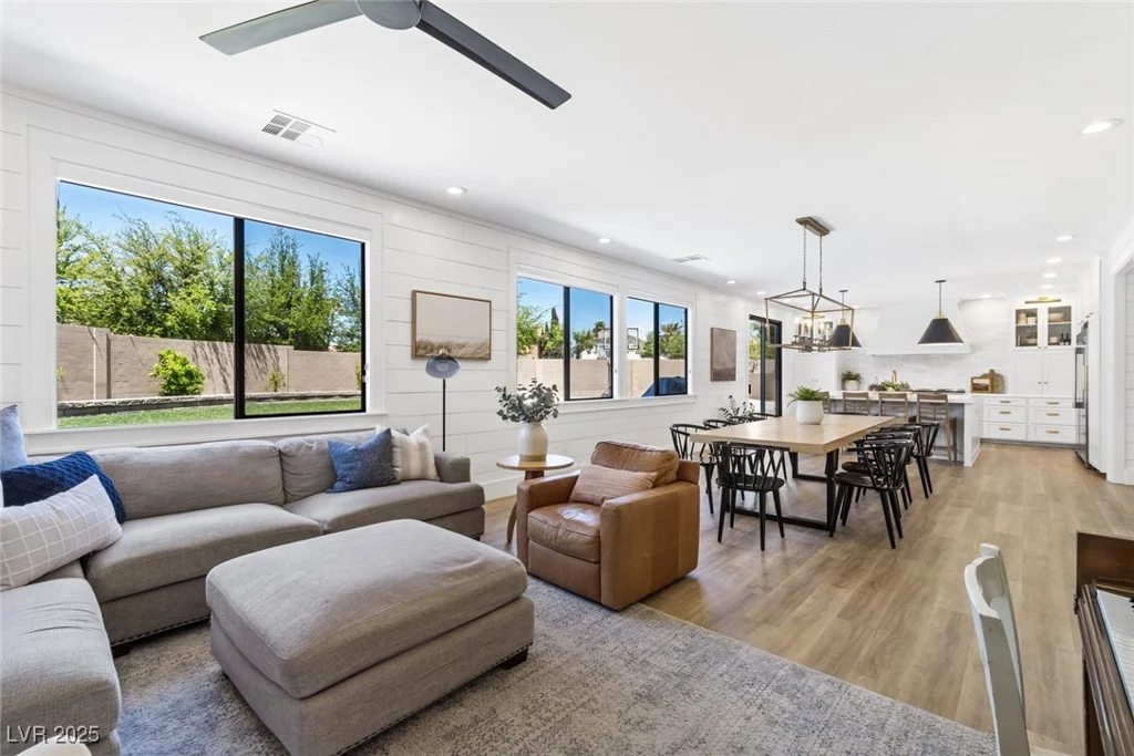 7360 Dolphine Crest, Las Vegas, NV 89129