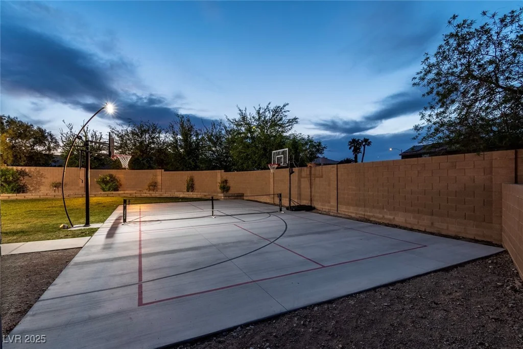 7360 Dolphine Crest, Las Vegas, NV 89129