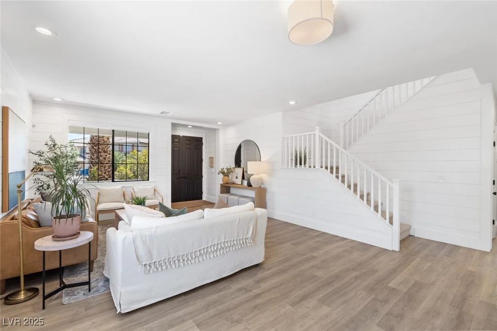 7360 Dolphine Crest, Las Vegas, NV 89129
