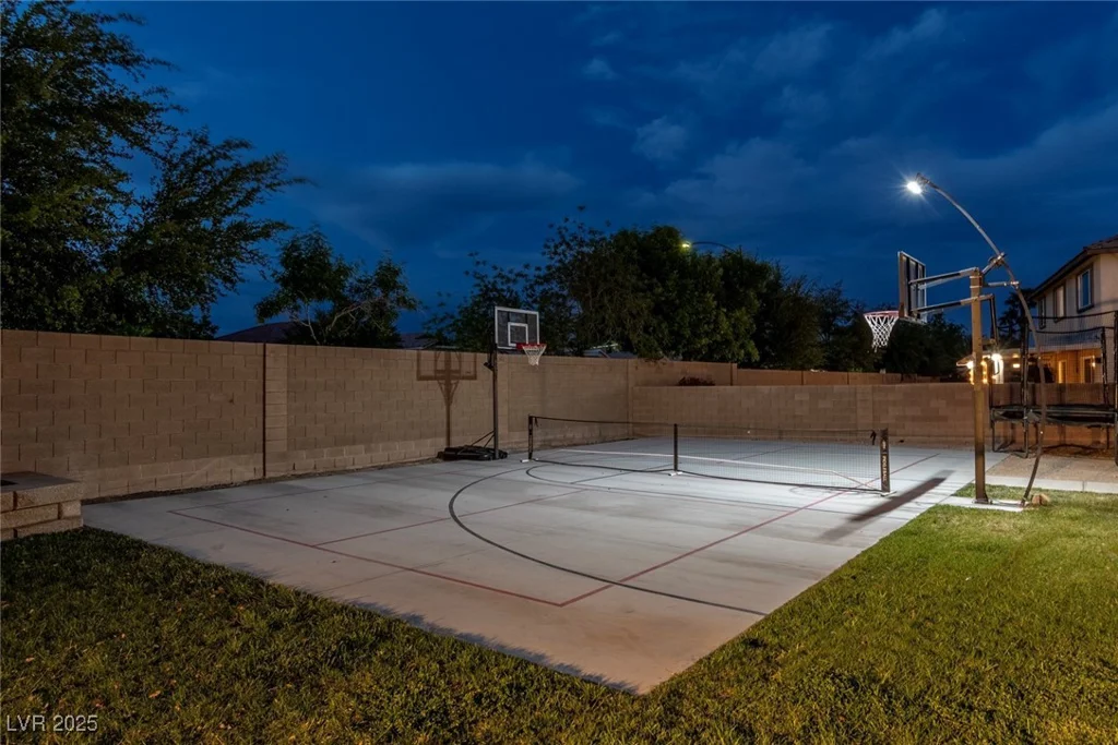 7360 Dolphine Crest, Las Vegas, NV 89129