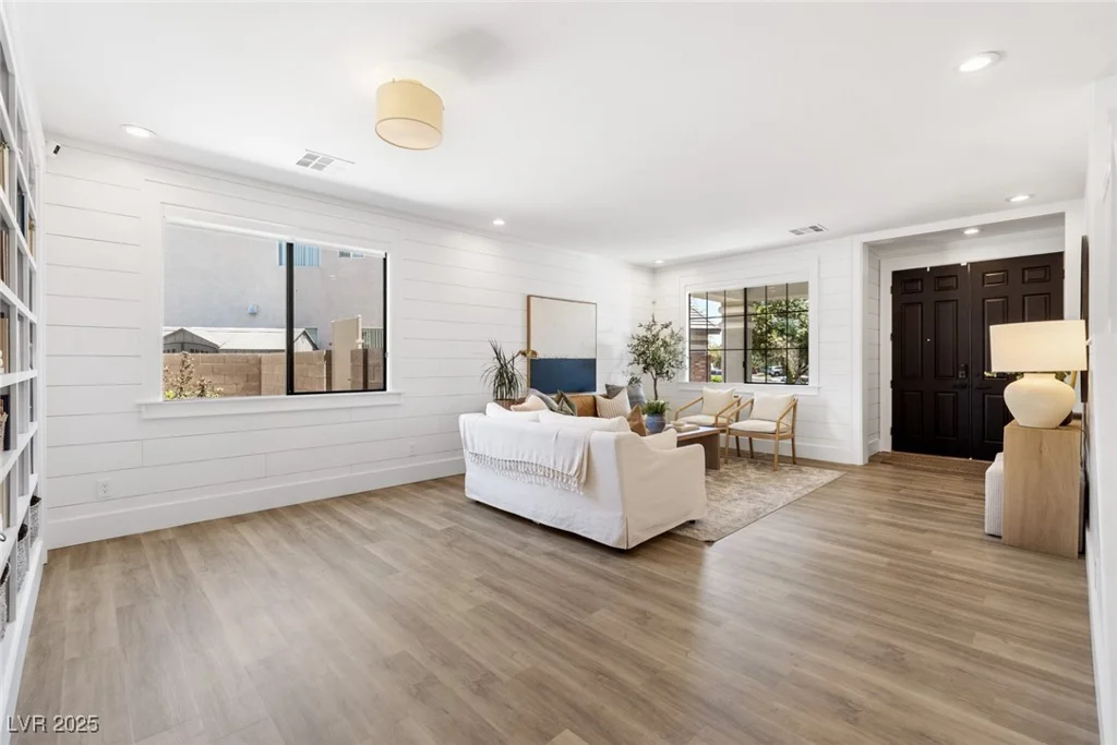 7360 Dolphine Crest, Las Vegas, NV 89129