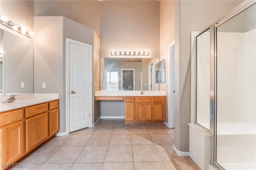 5844 Gushing Spring, Las Vegas, NV 89131
