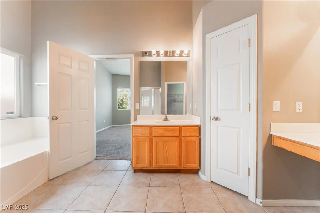 5844 Gushing Spring, Las Vegas, NV 89131