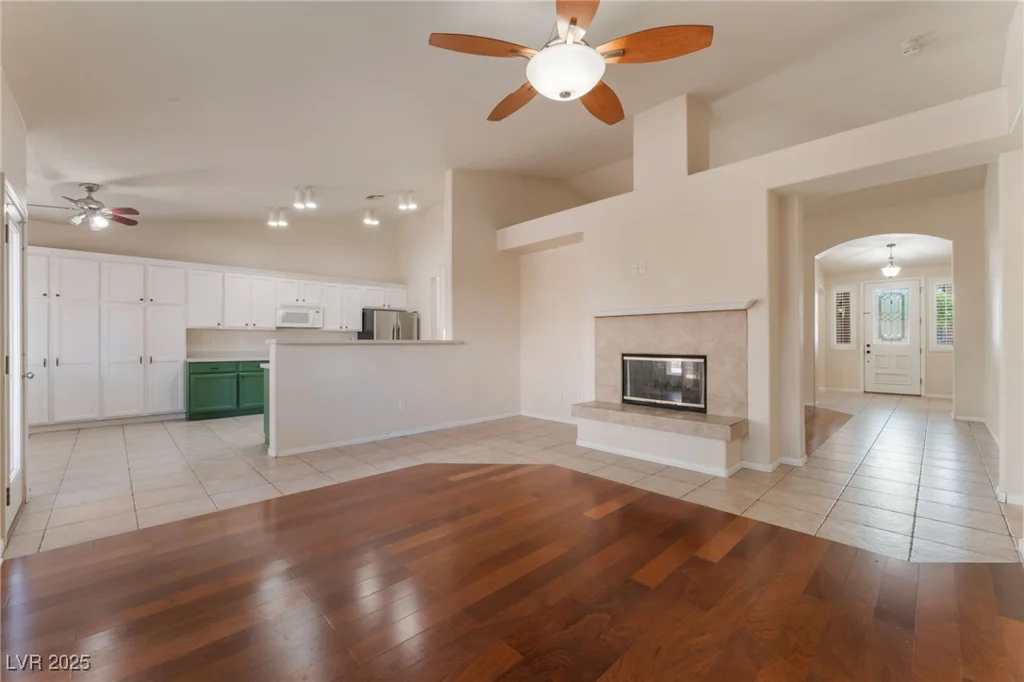 5844 Gushing Spring, Las Vegas, NV 89131