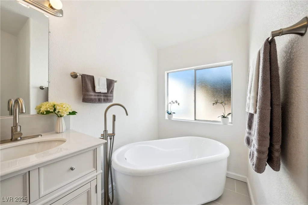 2471 Manitoba, Pahrump, NV 89048