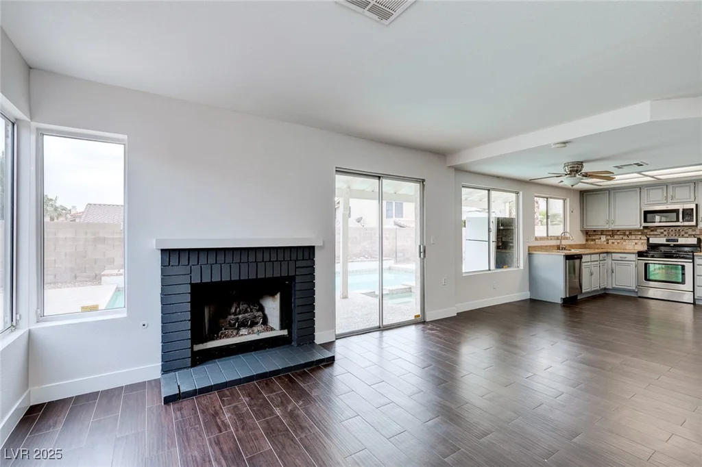 7445 Shangri La, Las Vegas, NV 89147