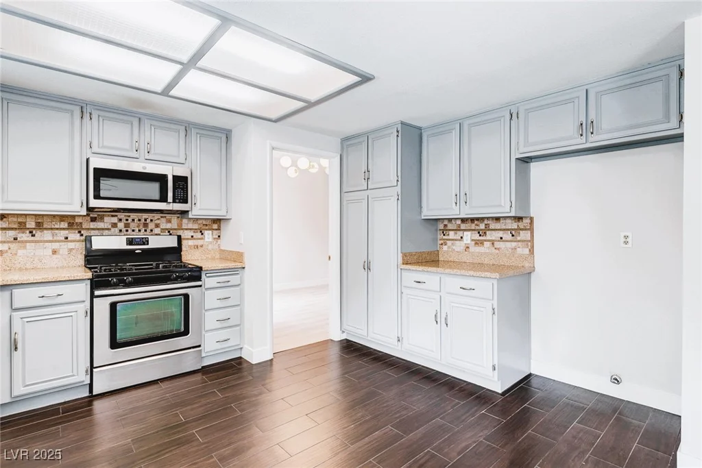 7445 Shangri La, Las Vegas, NV 89147
