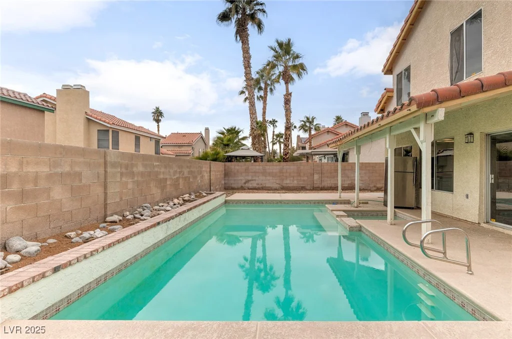 7445 Shangri La, Las Vegas, NV 89147