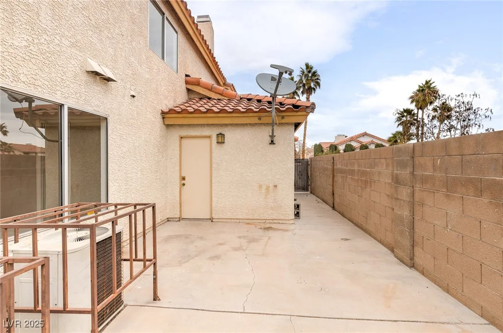 7445 Shangri La, Las Vegas, NV 89147