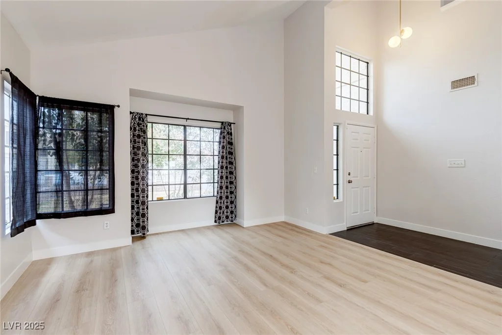 7445 Shangri La, Las Vegas, NV 89147