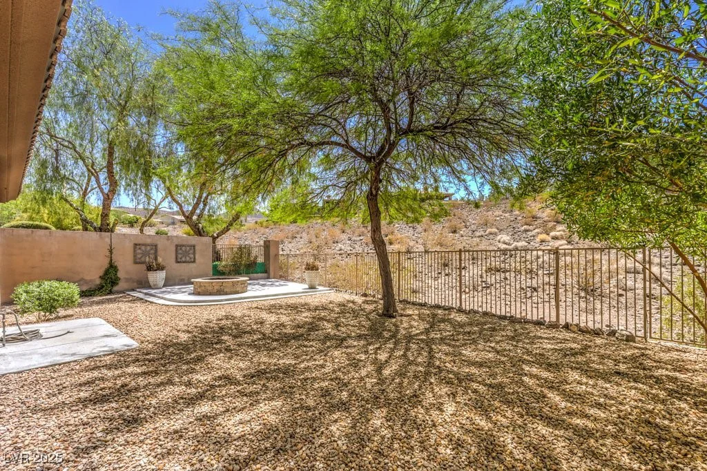 35 Glade Water, Henderson, NV 89052