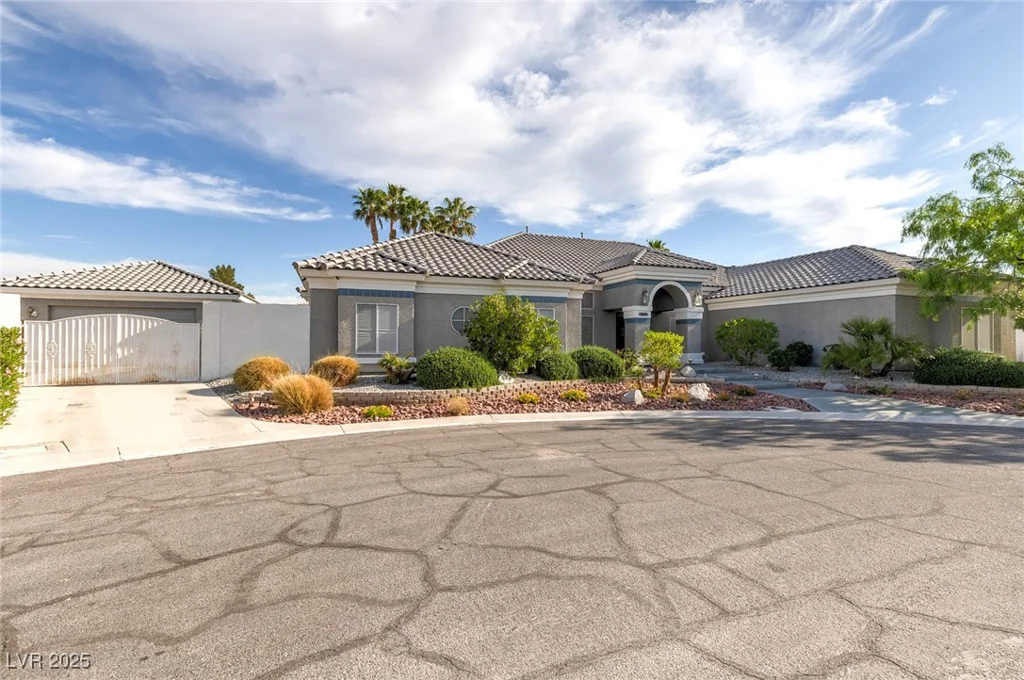 3684 Mooncrest, Las Vegas, NV 89129