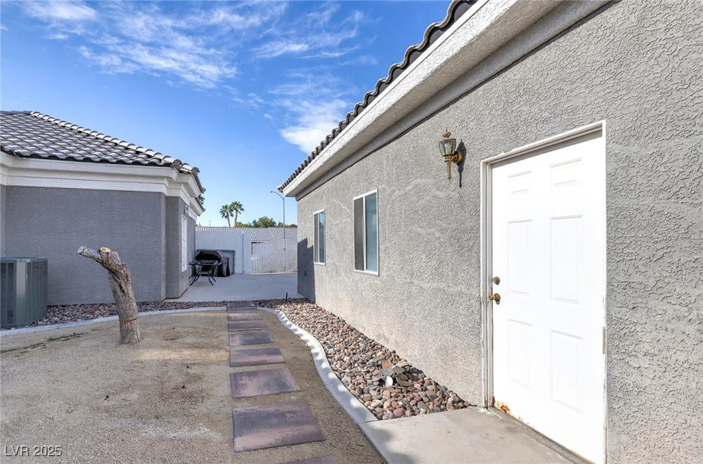 3684 Mooncrest, Las Vegas, NV 89129