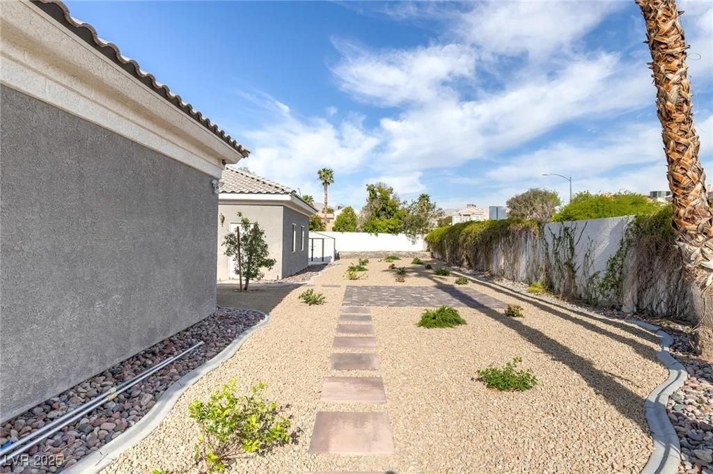 3684 Mooncrest, Las Vegas, NV 89129