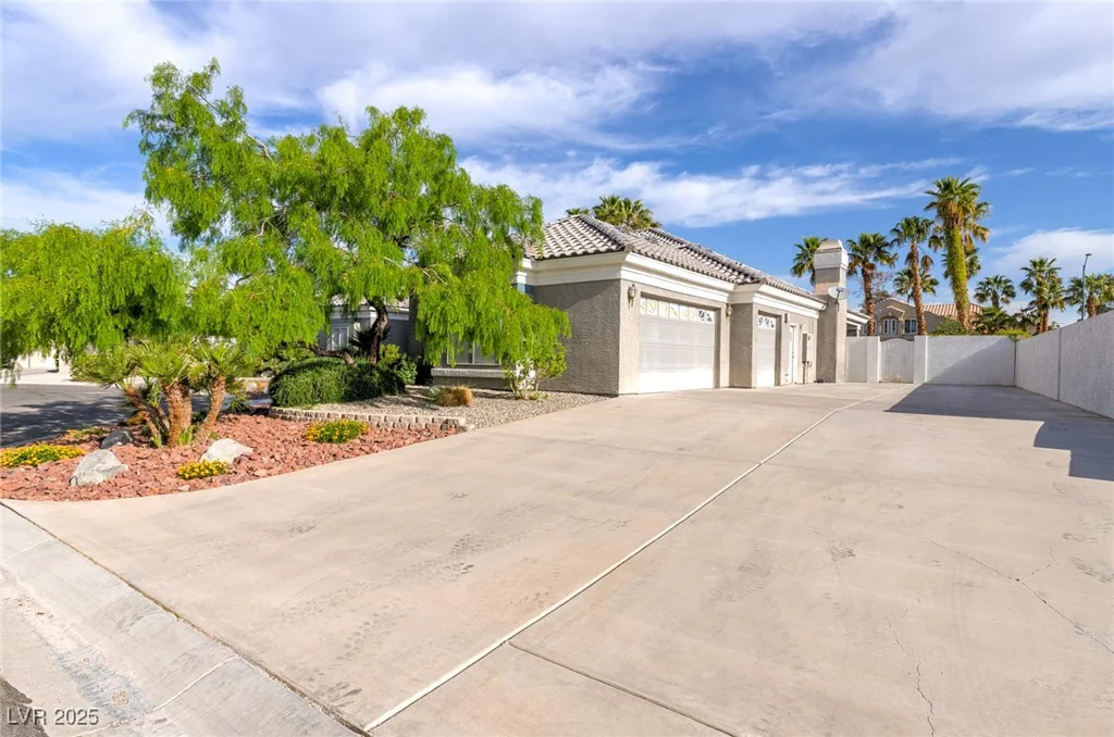 3684 Mooncrest, Las Vegas, NV 89129