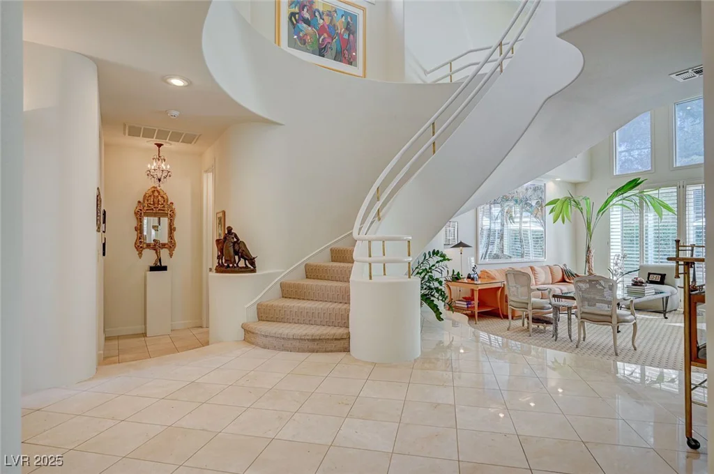 8221 Crow Valley, Las Vegas, NV 89113
