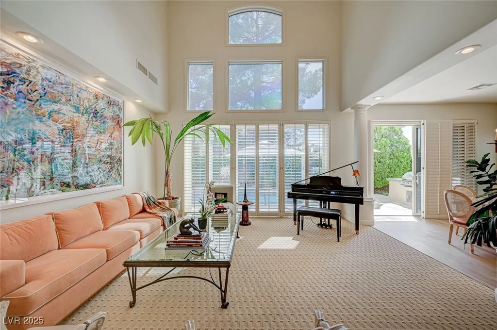 8221 Crow Valley, Las Vegas, NV 89113