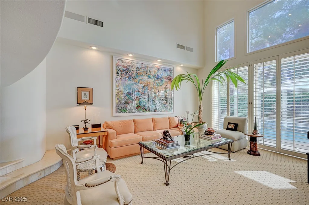 8221 Crow Valley, Las Vegas, NV 89113