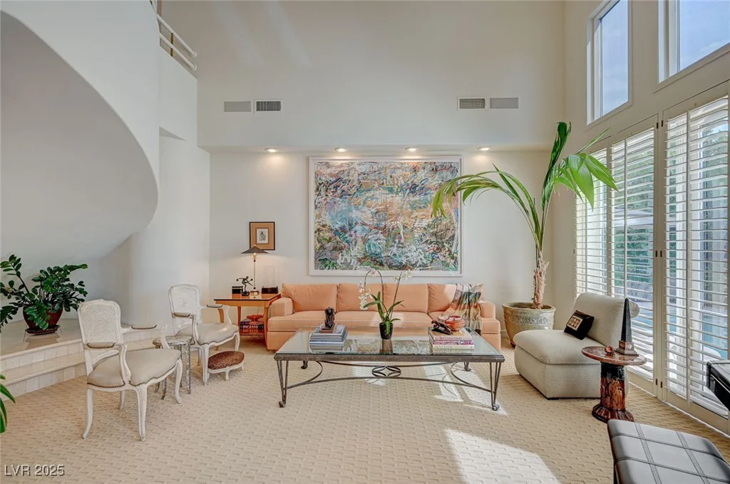 8221 Crow Valley, Las Vegas, NV 89113