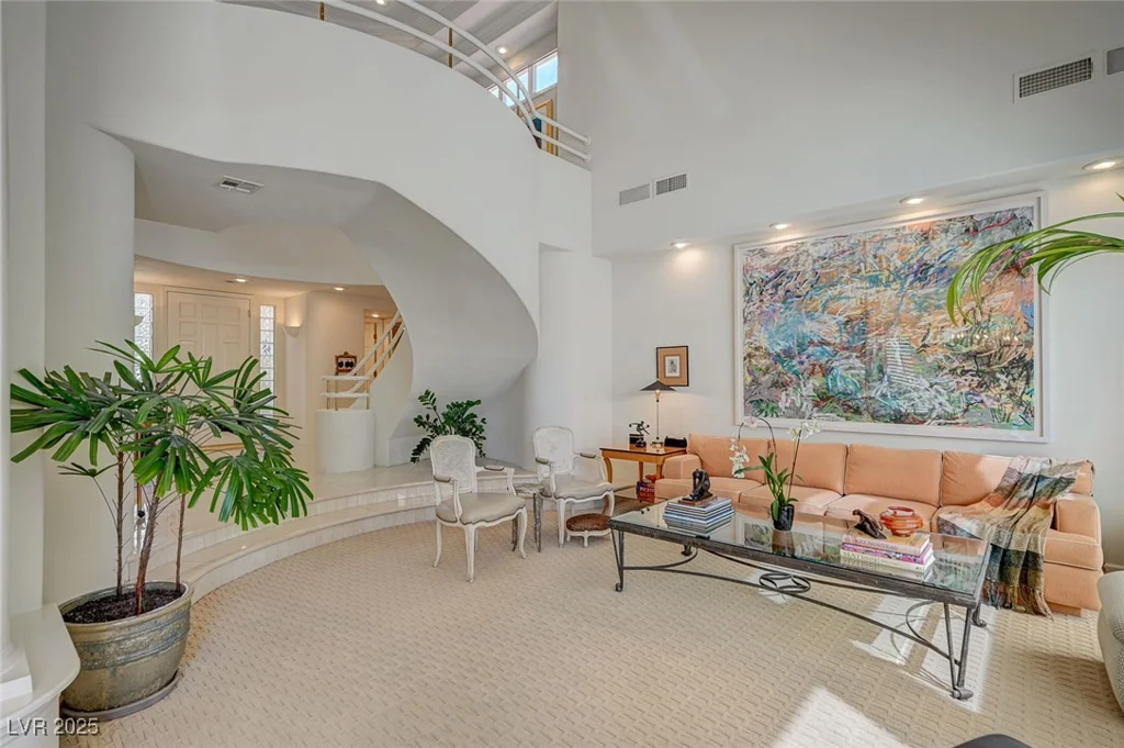 8221 Crow Valley, Las Vegas, NV 89113