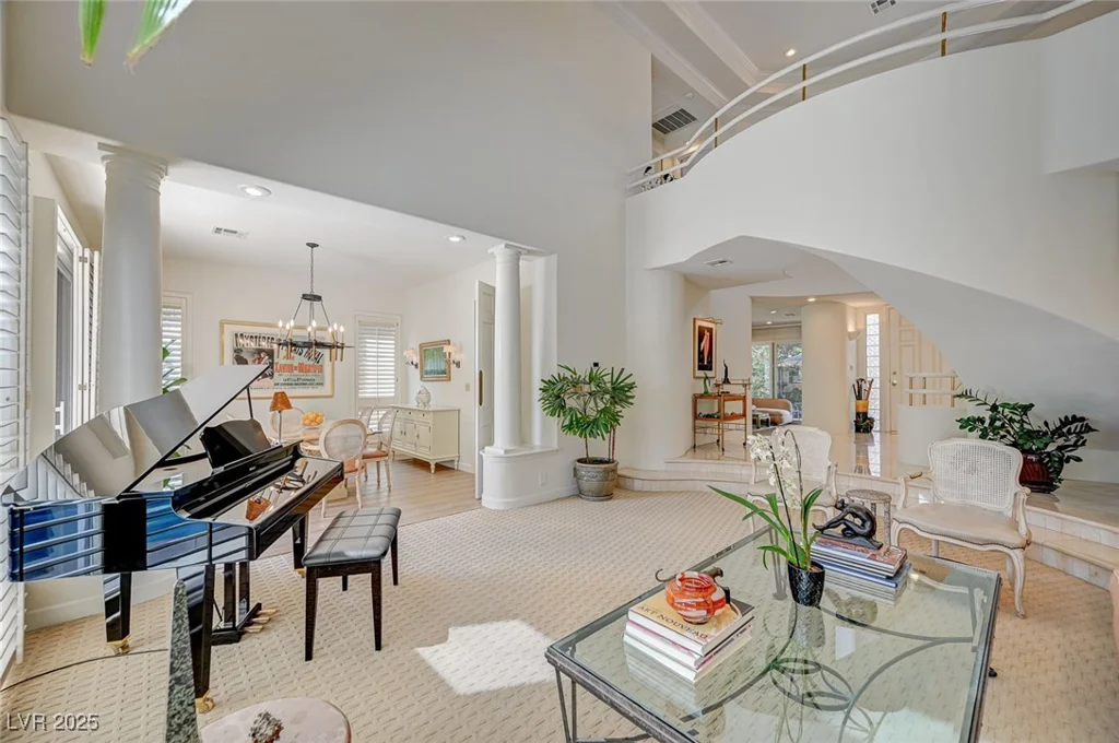 8221 Crow Valley, Las Vegas, NV 89113