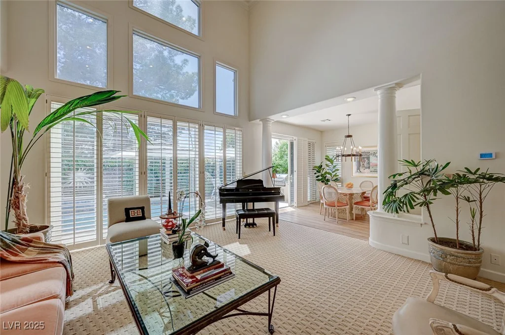 8221 Crow Valley, Las Vegas, NV 89113