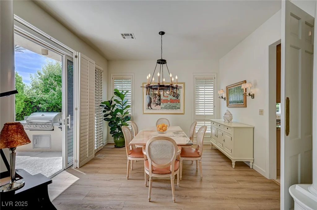 8221 Crow Valley, Las Vegas, NV 89113