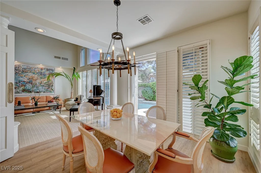 8221 Crow Valley, Las Vegas, NV 89113
