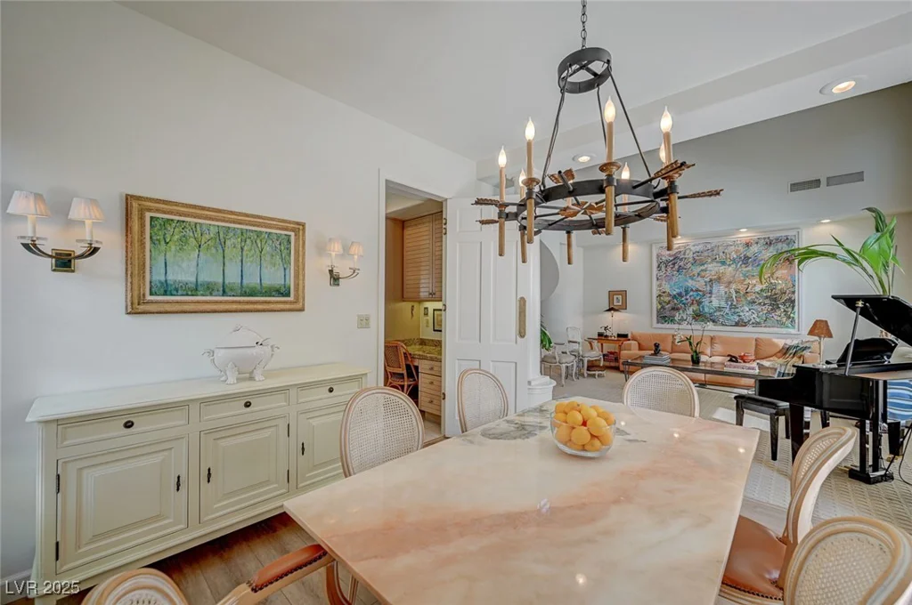 8221 Crow Valley, Las Vegas, NV 89113