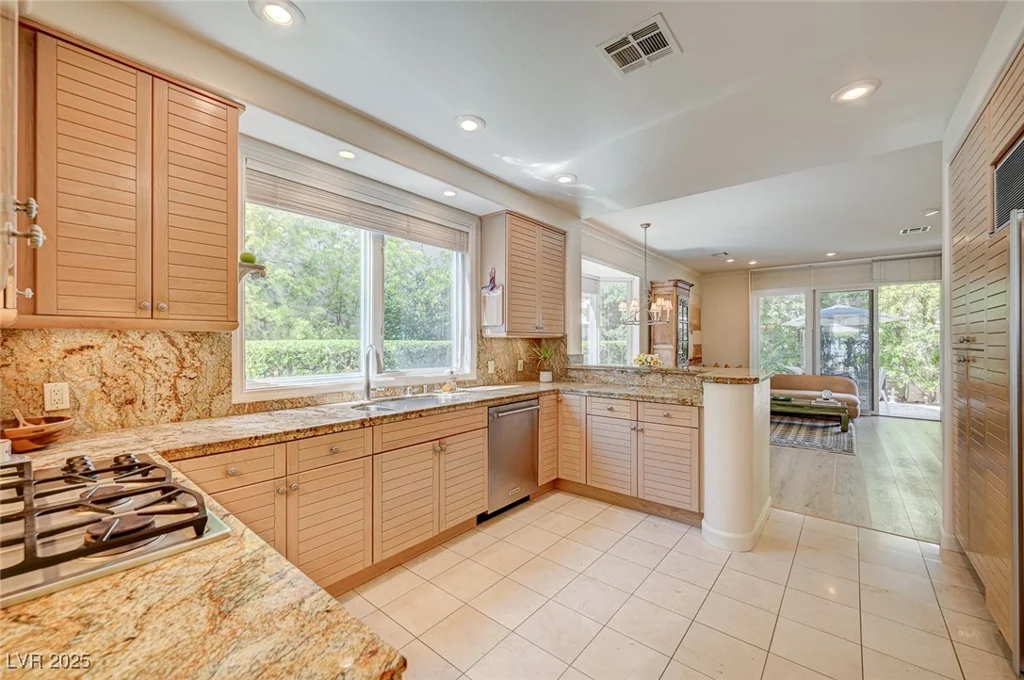8221 Crow Valley, Las Vegas, NV 89113