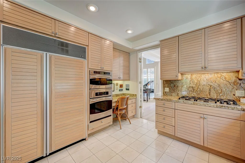 8221 Crow Valley, Las Vegas, NV 89113