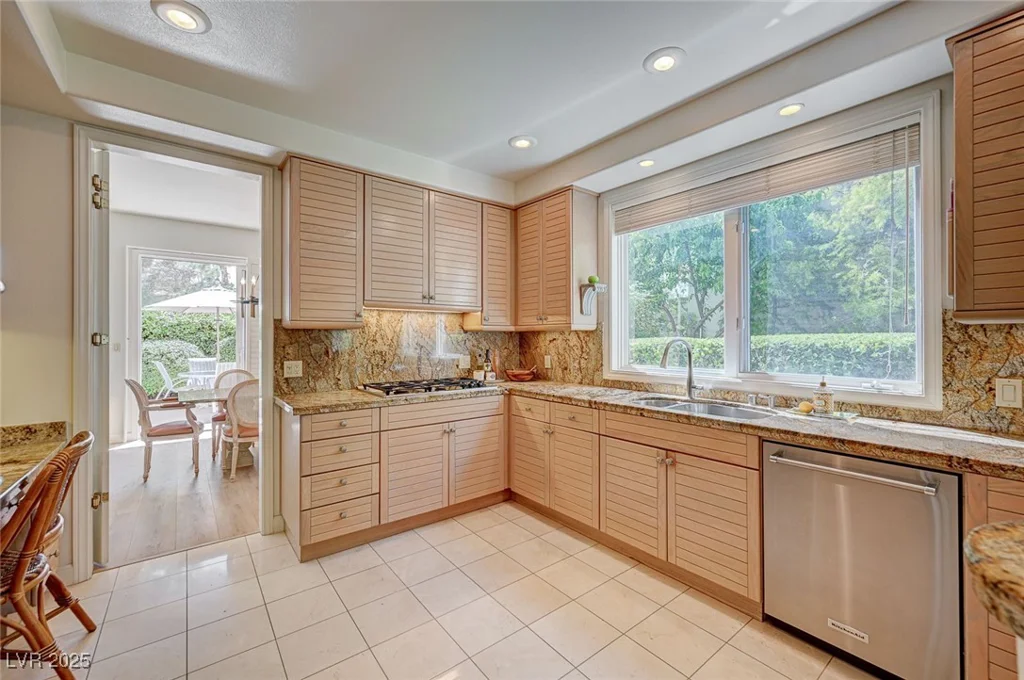 8221 Crow Valley, Las Vegas, NV 89113
