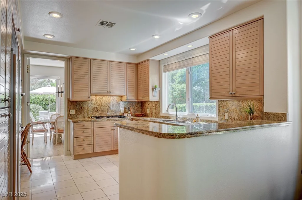 8221 Crow Valley, Las Vegas, NV 89113