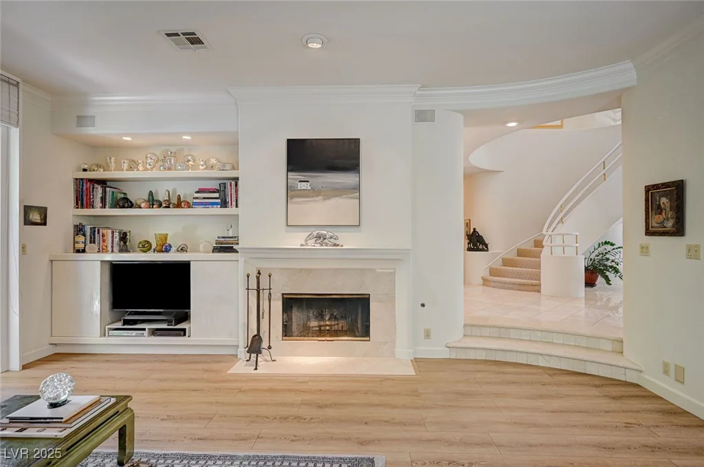 8221 Crow Valley, Las Vegas, NV 89113
