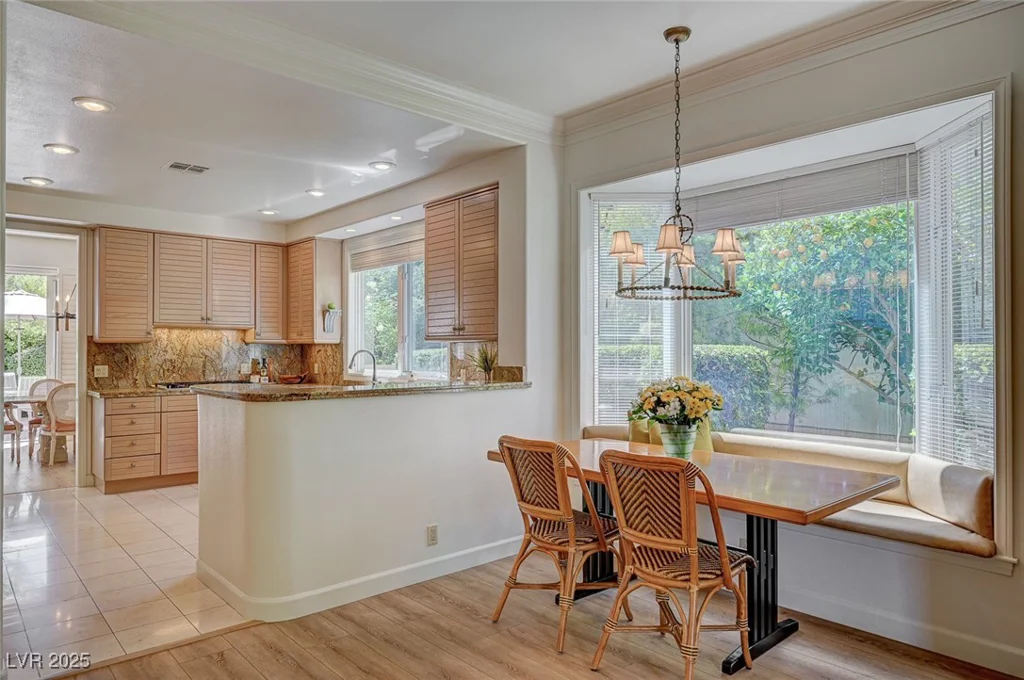 8221 Crow Valley, Las Vegas, NV 89113