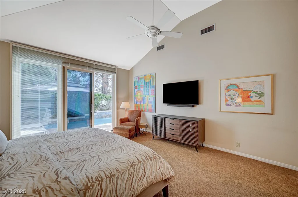 8221 Crow Valley, Las Vegas, NV 89113